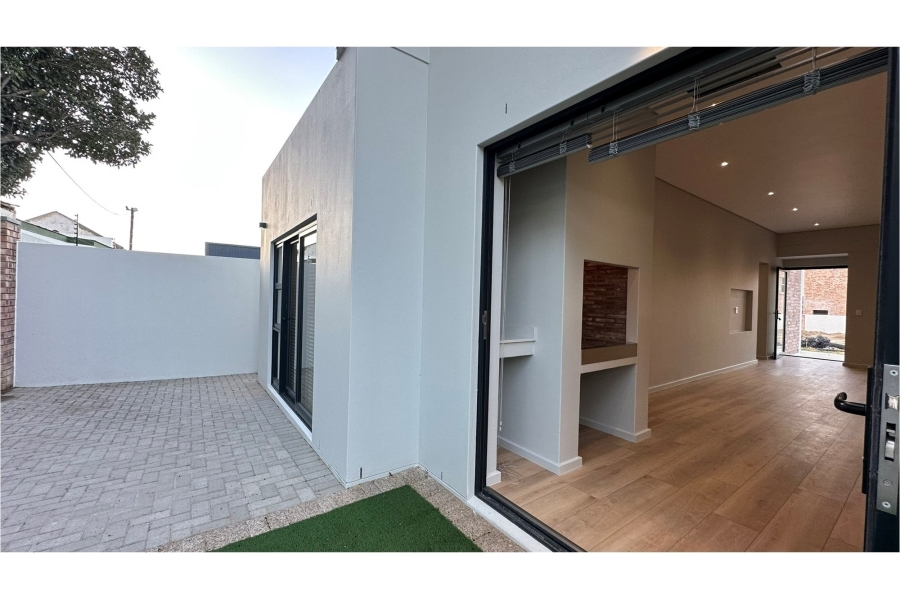 To Let 3 Bedroom Property for Rent in Lemoenkloof Western Cape